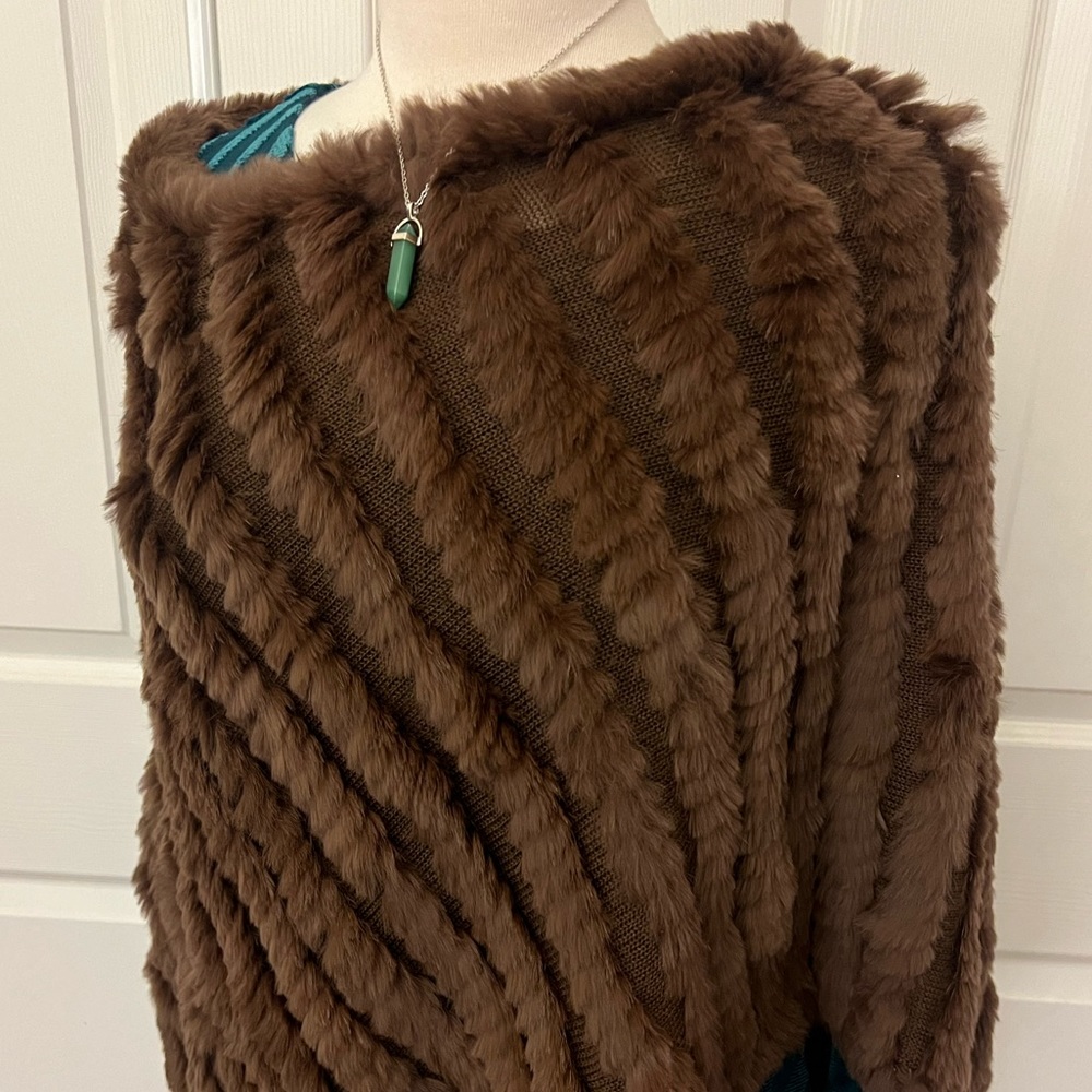 🤎 Fur Poncho (100% Rabbit) - Picture 4 of 9